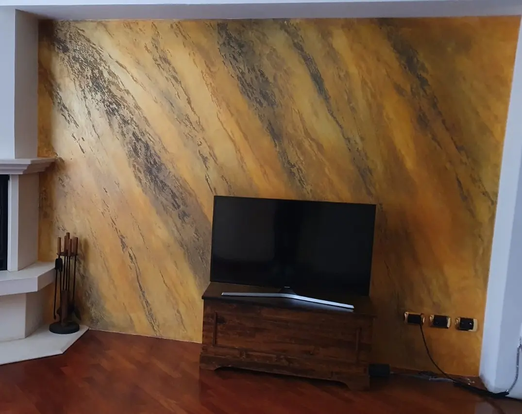 Parete decorativa in una casa di Monza