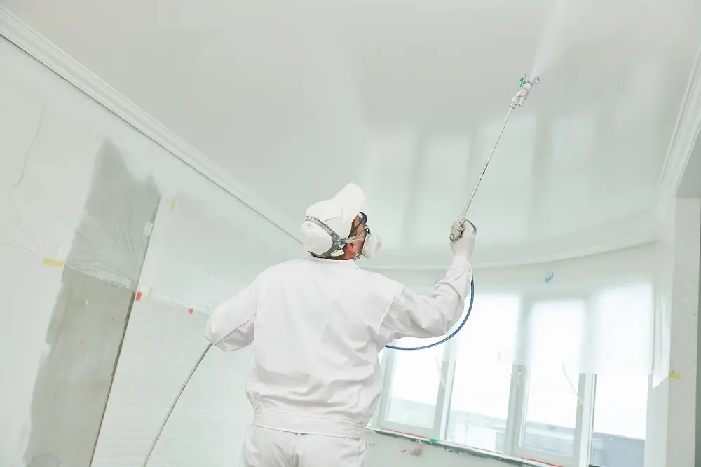 verniciatura pareti a Monza e Brianza verniciatura-soffitto-appartamento-a-monza.webp